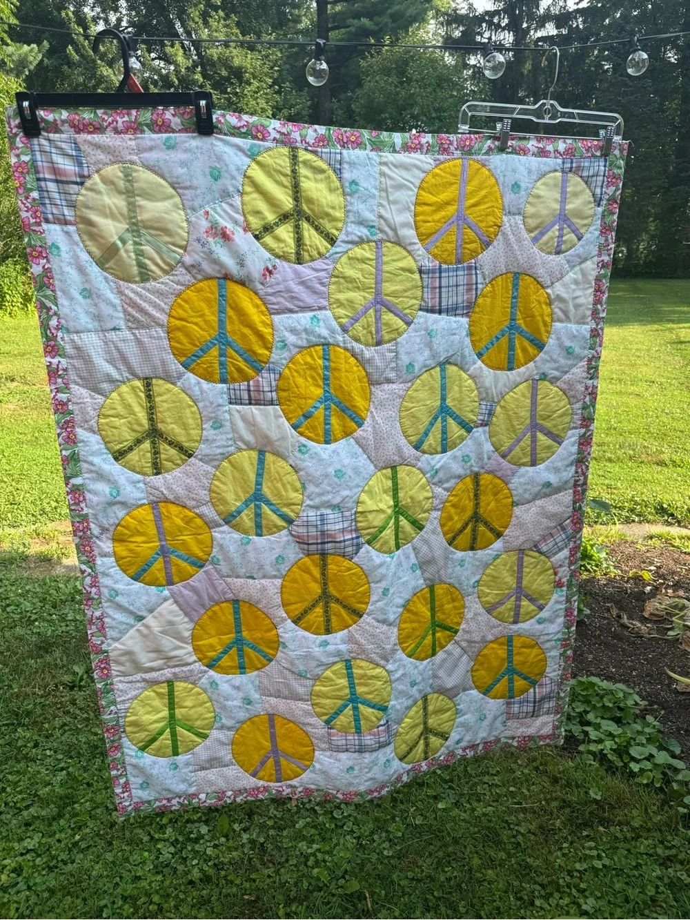 Handmade Peace Sign Patchwork Quilt 44x54, Retro 70s Grandmacore - Picture 5 of 10